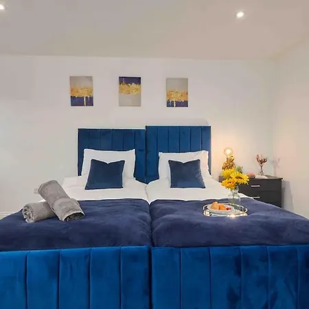 Sleeps 3 - Centre - Free Wifi Leeds (West Yorkshire)