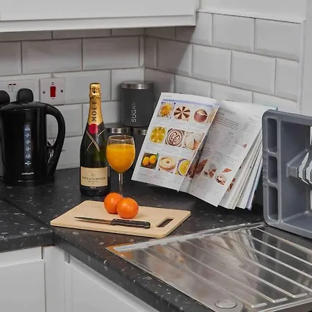 Apartment Sleeps 3 - Centre - Free Wifi